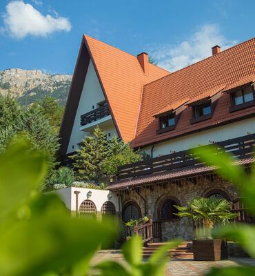 Номера в отеле Поляна Сказок в Ялте. Номера доступны для раннего бронирования отдыха  в Крыму